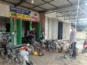 Polsek Gunem Sambangi Bengkel Motor dan Sosialisasi Larangan Knalpot Bising