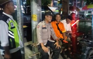 Anggota Polsek Pamotan Rembang Jalin Dialogis Dengan Juru Parkir dan Tukang Ojek