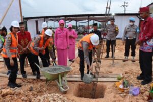 Kapolres Lamandau Letakkan Batu Pertama Pembangunan Asrama Polsek Sematu Jaya