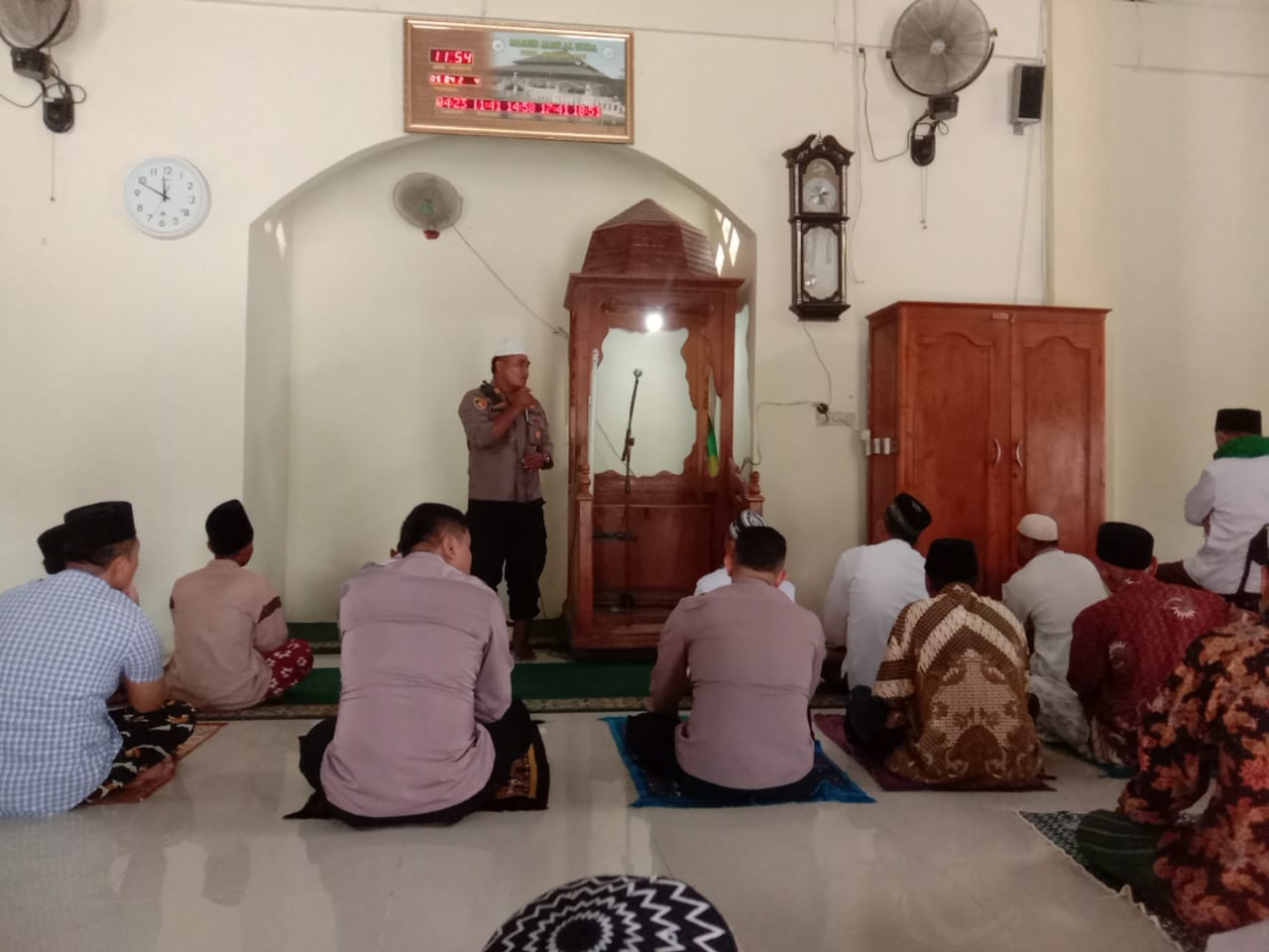 Polsek Sukolilo Gelar Safari Jumat Curhat Di Masjid Al Huda