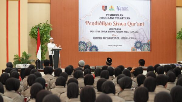 Program Pendidikan Siswa Qur’ani Cetak Polwan Berprestasi Yang Religius