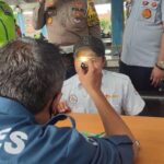 Puluhan Sopir Bus Di Terminal Mangkang Semarang Ikuti Tes Urin