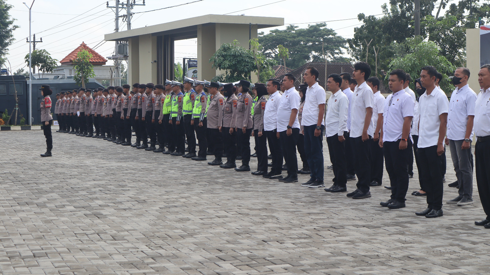 Ratusan Personil Polres Sukoharjo Siap Amankan Penetapan Presiden Dan Wakil