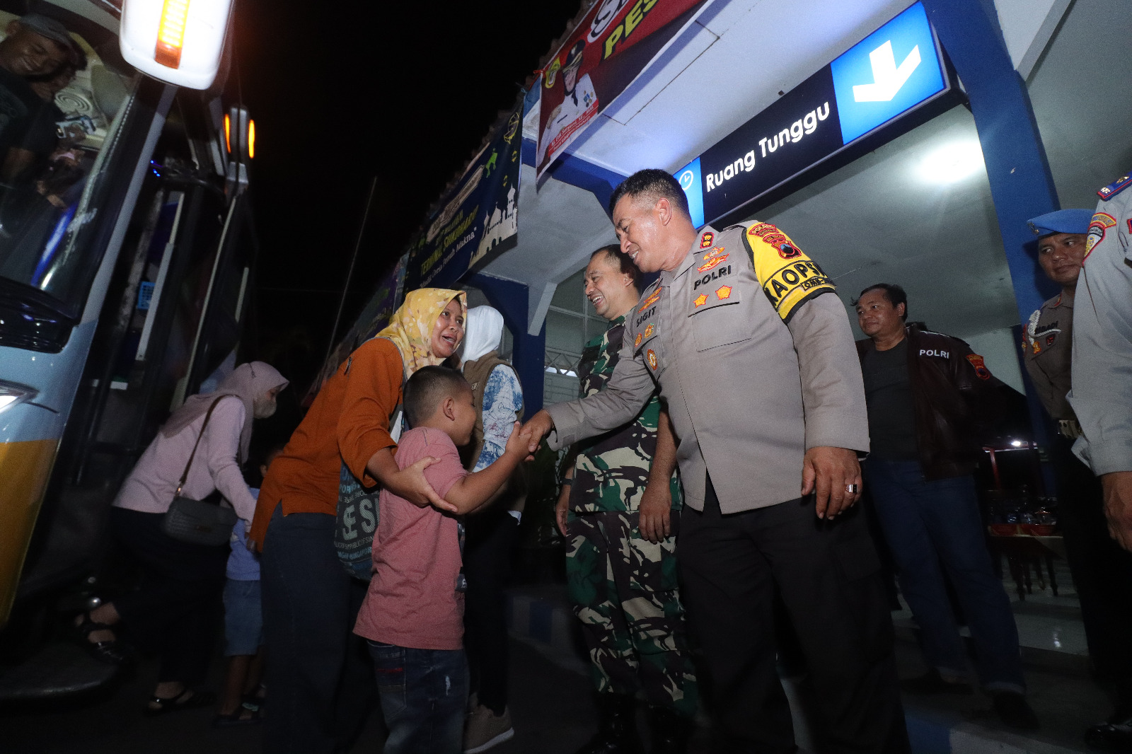 Rombongan Mudik Gratis Tiba Disambut Forkopimda Sukoharjo, Personil Ops Ketupat