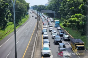 Kendaraan Pemudik melintas gerbang Kalikangkung Semarang capai 2.900 per jam