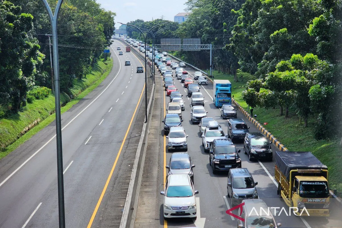 Sebanyak 2.900 Kendaraan Melintas Gerbang Kalikangkung Semarang Per Jam