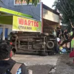 Sebuah Truk Seruduk Warteg Di Jalan Wolter Monginsidi Semarang