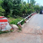 Sejumlah Warga Merusak Jembatan Babat Kebonagung Demak Demi Truk Sound