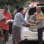 Semangat Kepedulian, Kapolresta Pati Bagikan Sembako Dan Santunan Kepada Tukang