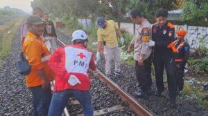 Seorang Pria Tanpa Identitas Tertabrak Kereta di Perlintasan Tanpa Palang Semarang