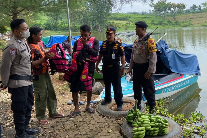 Siagakan Petugas, Polres Kudus Amankan Objek Wisata Air