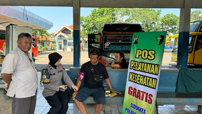 Sopir Bus Dapat Layanan Cek Kesehatan Gratis Dari Polres Jepara