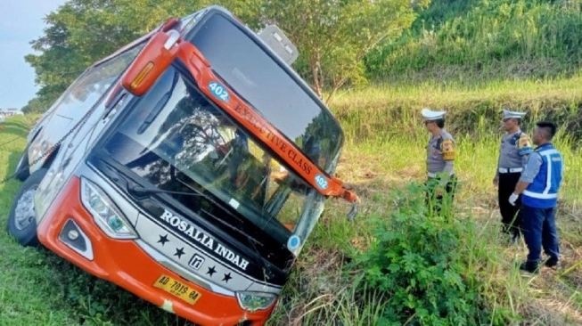 Tabrakan Maut Di Tol Batang Semarang, Sopir Bus Rosalia Indah Jadi