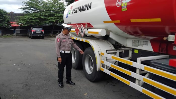 Tabrakan Dengan Truk Bbm Pertamina, Pemuda Di Banyuwangi Tewas