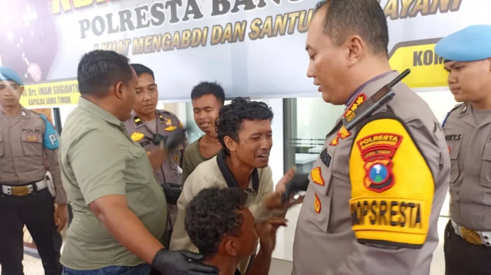 Tiga Pemuda Diduga Penyebar Hoax Menangis Di Hadapan Kapolresta Banyuwangi