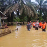 Tim Gabungan Berikan Bantuan Saat Banjir Melanda Kecamatan Bulik Timur