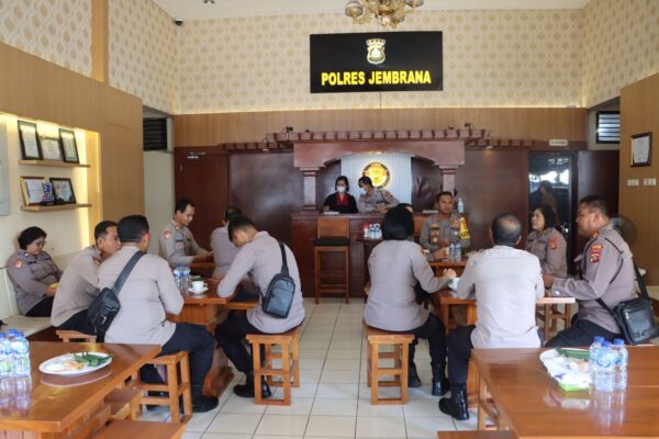 Tim Studi Kelayakan Polsek Kota Jembrana Kunjungi Polres Jembrana