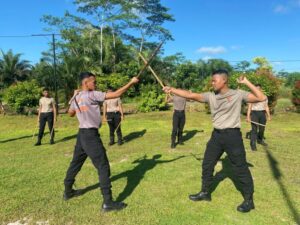 Tingkatkan Kemampuan, Personel Kompi 2 Batalyon A Pelopor Lakukan Latihan Beladiri Eskrima