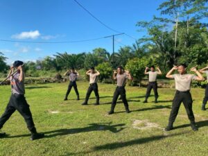 Tingkatkan Kemampuan, Personel Kompi 2 Batalyon A Pelopor Latihan Beladiri Eskrima