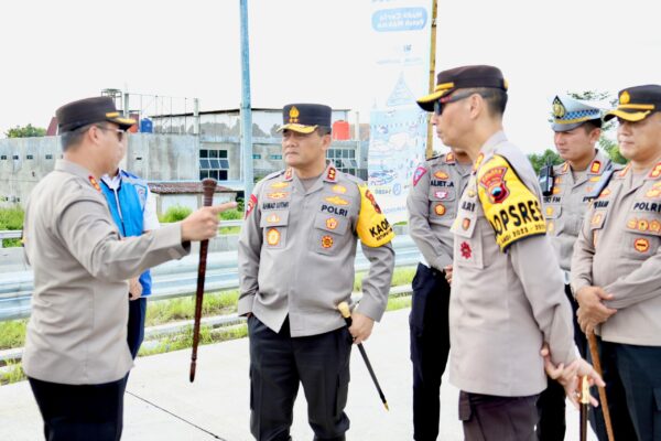 Tinjau Perkembangan Arus Mudik, Kapolda Jateng Cek Pos Pam Ops