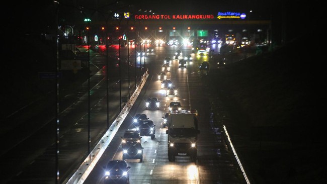 Tol Semarang Padat, One Way Dari Km 428 Sampai Exit