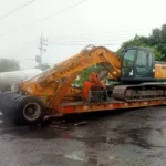 Truk Pengangkut Backhoe Bikin Pelabuhan Ketapang Banyuwangi Macet Hampir 2