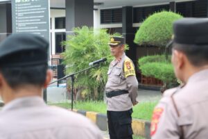 Wakapolres Jembrana Pimpin Apel Pengamanan Takbiran Menyambut Hari Raya Idul Fitri 1445 H