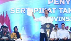 10.323 Sertifikat Tanah Hasil Redistribusi Tanah Dibagikan Presiden di Banyuwangi