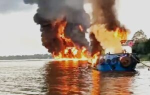 2 Kapal Terbakar di Barsel, 3 ABK Luka Bakar dan 2 Orang Ditemukan Meninggal Dunia