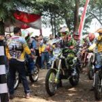 400 Rider Motor Cross Mengikuti Trabas Kamtibmas Polres Karanganyar Bersama