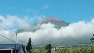 Aktivitas Gunung Slamet Meningkat, Jalur Pendakian Ditutup!