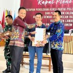 Anggota Polres Lamandau Amankan Rapat Pleno Penetapan Anggota Dprd