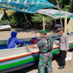 Anggota Polsek Wongsorejo Gelar Patroli Di Pesisir Pantai Wongsorejo