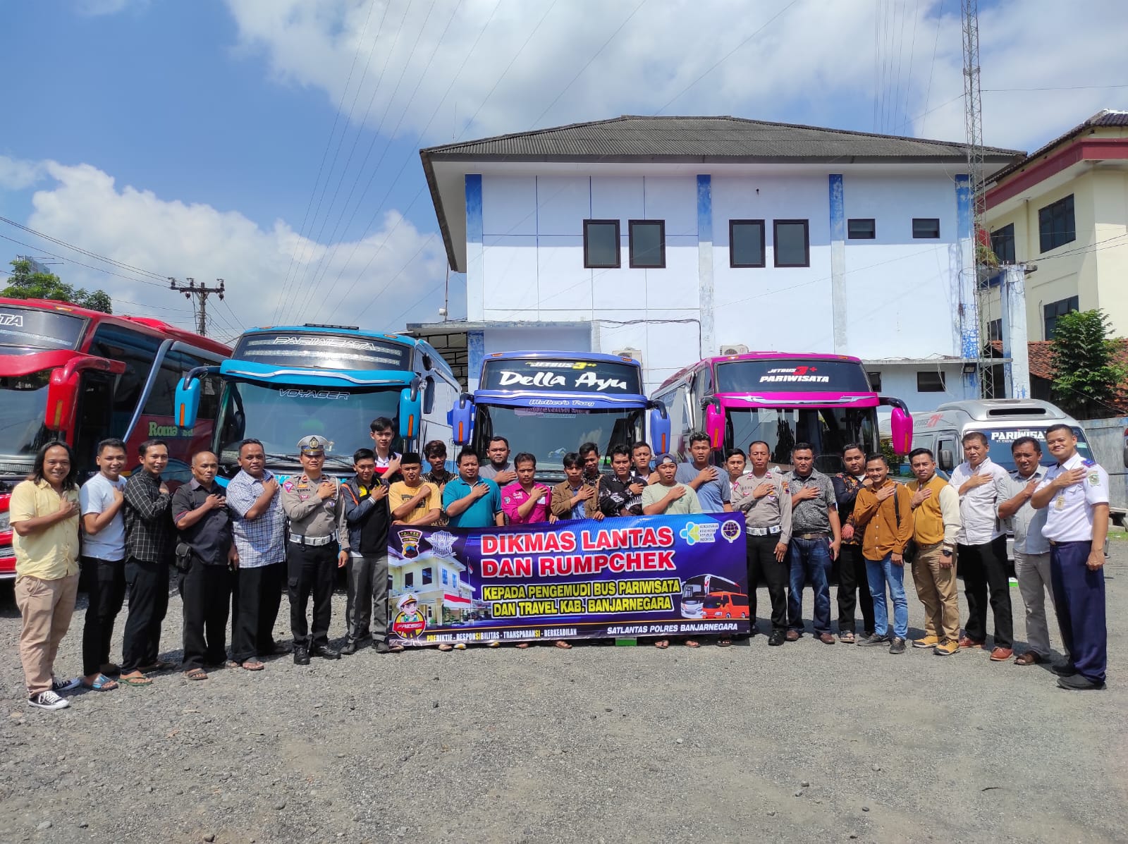 Antisipasi Lakalantas, Satlantas Polres Banjarnegara Lakukan Ramp Check Bus Pariwisata