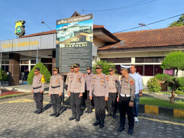 Apel Siaga Peringati Hari Buruh Di Polres Jembrana