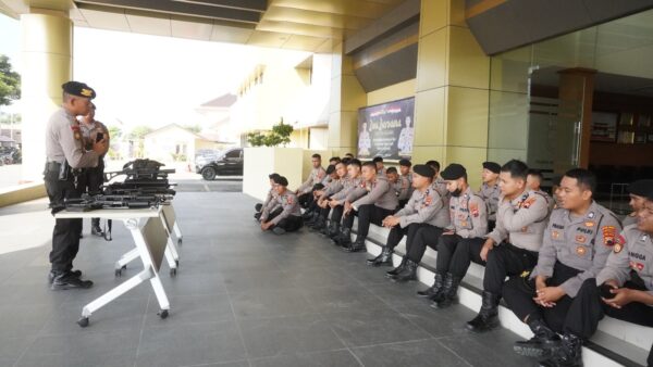 Asah Keterampilan, Anggota Satuan Samapta Polres Sukoharjo Latihan Bongkar Pasang