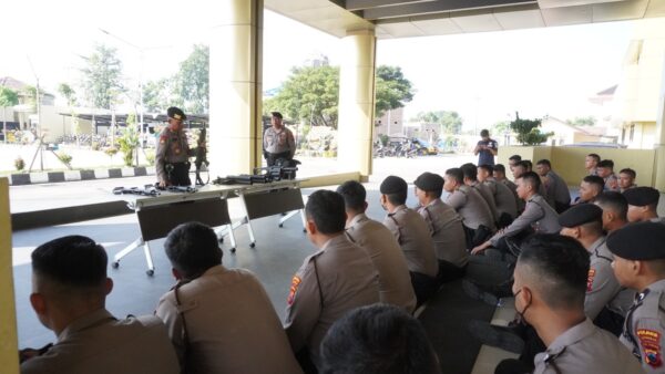 Asah Keterampilan, Satuan Samapta Polres Sukoharjo Latihan Bongkar Pasang Senjata