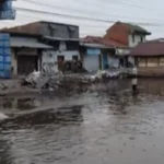 Banjir Rob Kembali Menggenangi Jalan Pantura Semarang – Demak Di