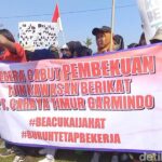 Buruh Pabrik Pemalang Demo Di Kantor Bea Cukai Tegal