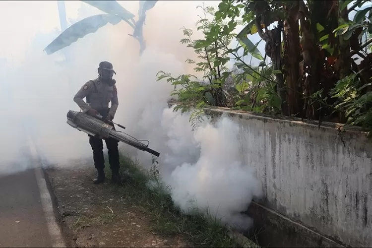 Cegah Perkembangan Penyakit Demam Berdarah Polres Sukoharjo Lakukan Fogging