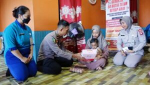 Cegah Stunting, Rumkit Bhayangkara Door To Door Beri Makanan Tambahan