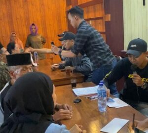 Polresta Banyuwangi Kolaborasi dengan PT Bumisari Bagi Tali Asih ke Warga Pakel