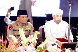 Kapolda Jawa Tengah Hadiri Arrohmaniyah Bersholawat di Rembang