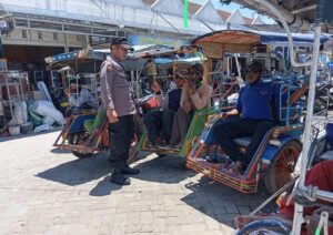 Dialogis Dengan Tukang Becak Motor, Polsek Sarang Himbau Tak Parkir Sembarangan