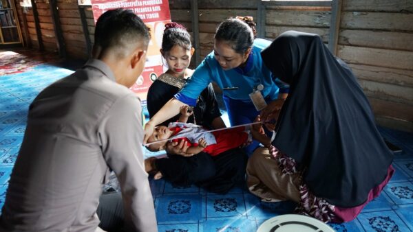 Door To Door Beri Makanan Tambahan, Rumkit Bhayangkara Cegah Stunting