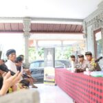 Gelar Jumat Curhat, Kapolres Jembrana Sambang Warga Banjar Klatakan, Desa