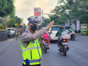 Gelar Pengaturan Arus Lalu Lintas Pagi Hari, Polres Banjarnegara Jaga Kamseltibcarlantas