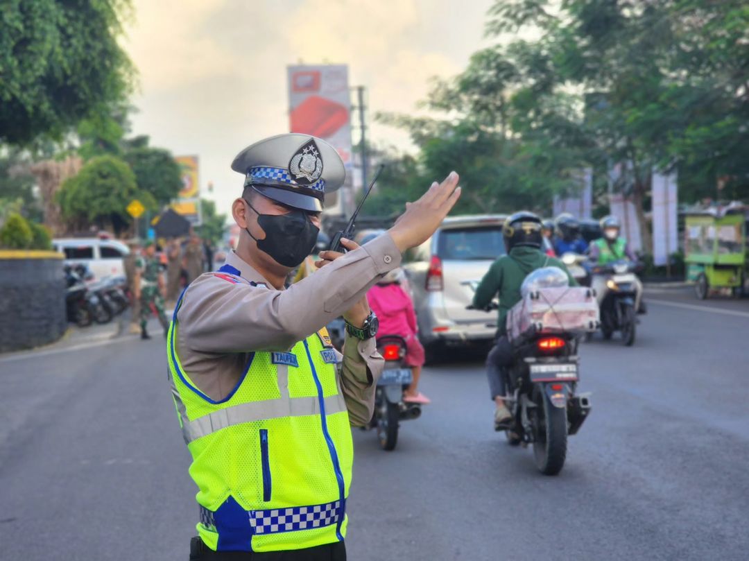 Gelar Pengaturan Arus Lalu Lintas Pagi Hari, Polres Banjarnegara Jaga