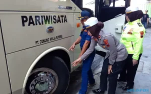 Cegah Kecelakaan Lalu Lintas, Tim Gabungan Sukoharjo Ramp Check Bus Pariwisata