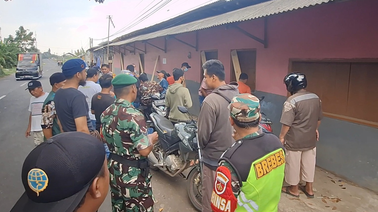 Jadi Tempat Mesum, Warga Di Brebes Segel Warung Remang Remang